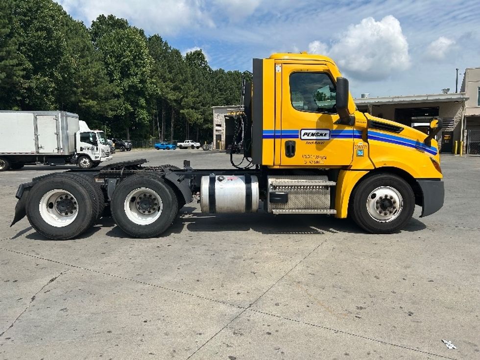 Day Cab Tractor-Heavy Duty Tractors-Freightliner-2022-T12664ST-Kennesaw-GA-244,402\n\t\tmiles-$ 77,500 - Image 8