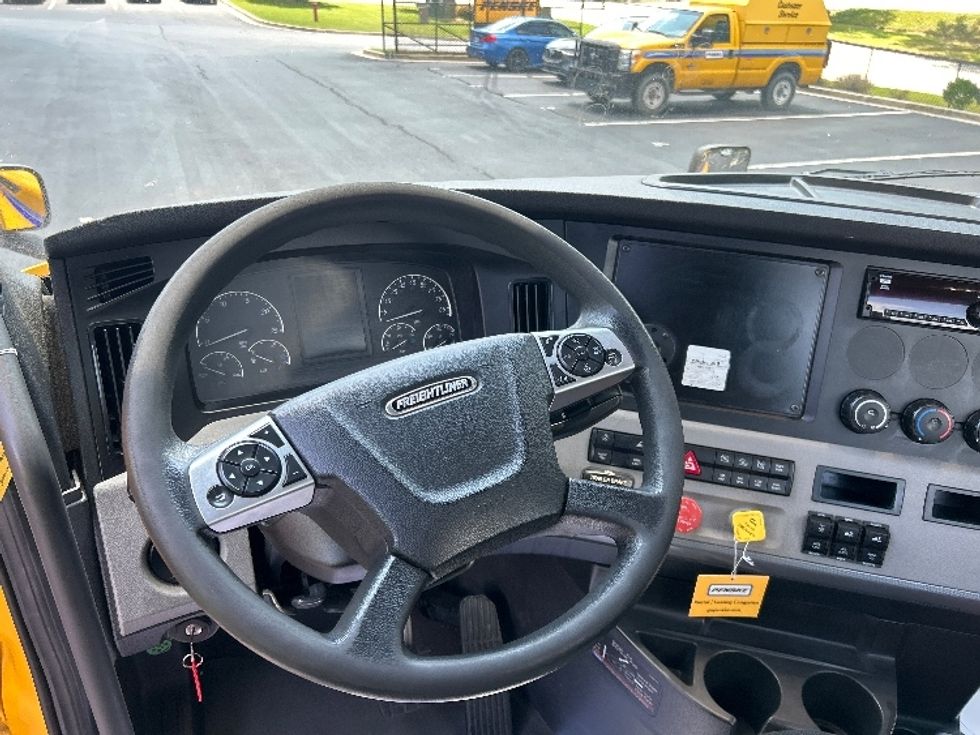 Day Cab Tractor-Heavy Duty Tractors-Freightliner-2022-T12664ST-Lithia Springs-GA-172,185\n\t\tmiles-$ 80,500 - Image 11