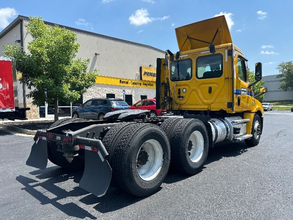 Day Cab Tractor-Heavy Duty Tractors-Freightliner-2022-T12664ST-Lithia Springs-GA-172,185\n\t\tmiles-$ 80,500 - Image 7