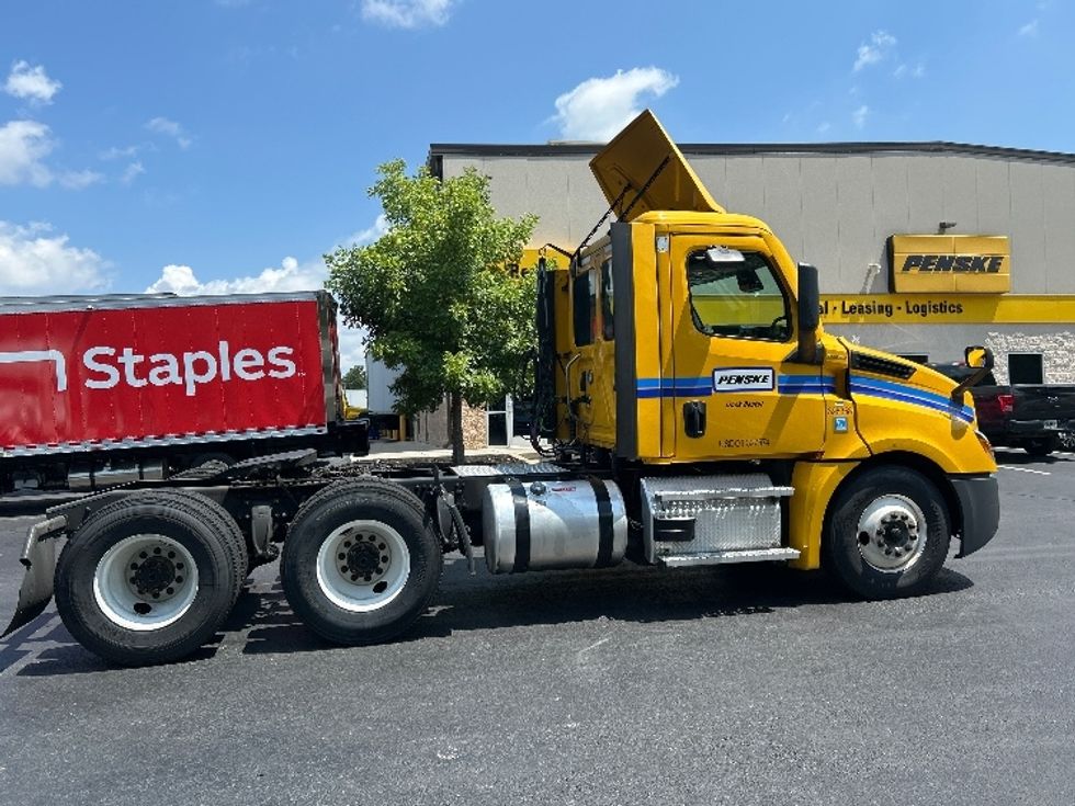 Day Cab Tractor-Heavy Duty Tractors-Freightliner-2022-T12664ST-Lithia Springs-GA-172,185\n\t\tmiles-$ 80,500 - Image 8