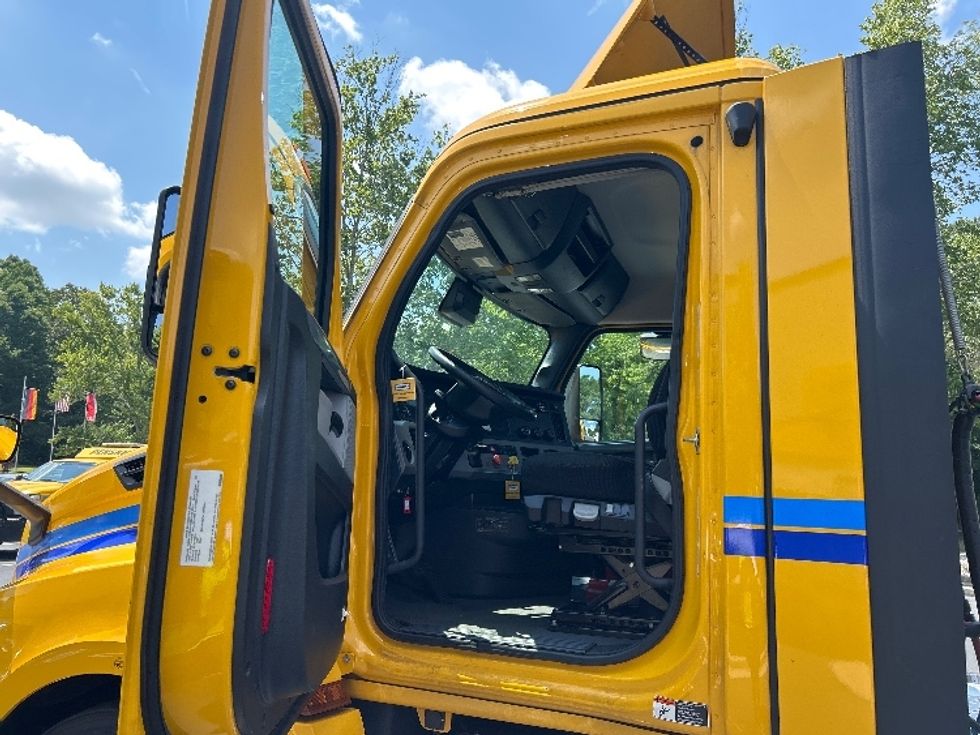 Day Cab Tractor-Heavy Duty Tractors-Freightliner-2022-T12664ST-Lithia Springs-GA-172,185\n\t\tmiles-$ 80,500 - Image 9