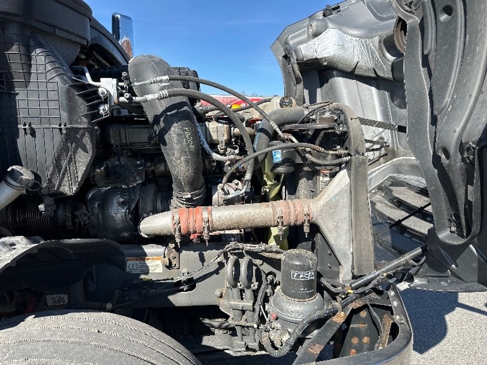 Day Cab Tractor-Heavy Duty Tractors-Freightliner-2022-T12664ST-Londonderry-NH-234,221\n\t\tmiles-$ 88,250 - Image 15