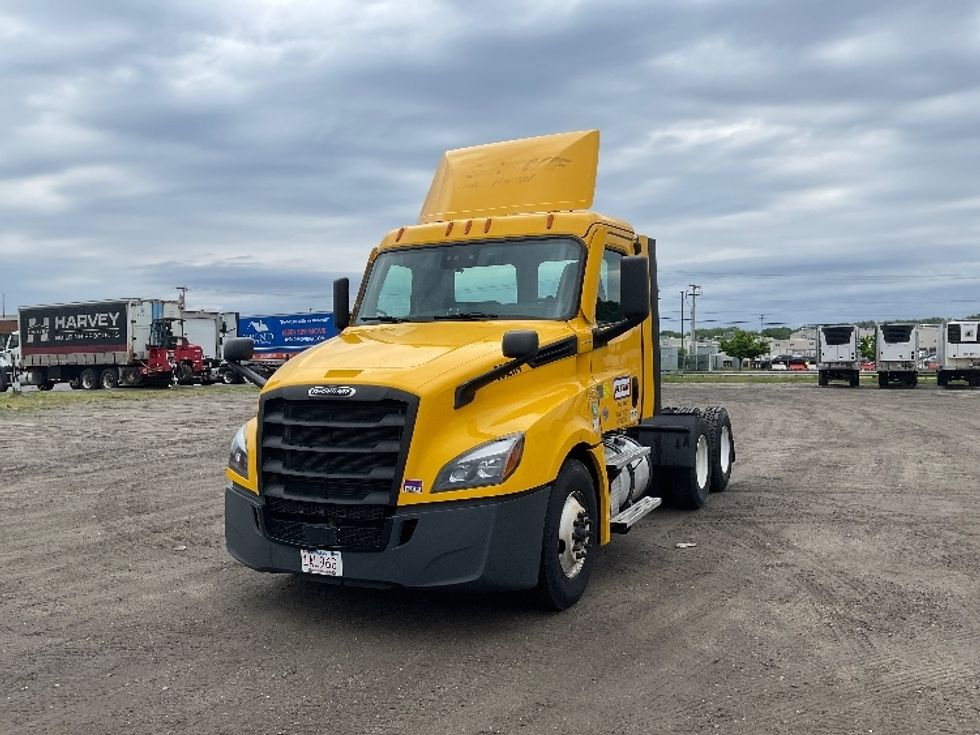 Day Cab Tractor-Heavy Duty Tractors-Freightliner-2022-T12664ST-Londonderry-NH-251,935\n\t\tmiles-$ 68,250 - Image 3