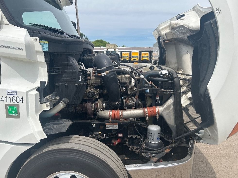 Day Cab Tractor-Heavy Duty Tractors-Freightliner-2022-T12664ST-Londonderry-NH-263,499\n\t\tmiles-$ 72,750 - Image 15
