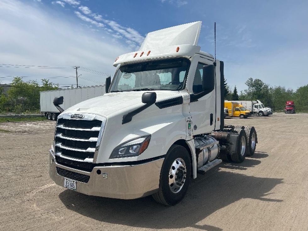 Day Cab Tractor-Heavy Duty Tractors-Freightliner-2022-T12664ST-Londonderry-NH-263,499\n\t\tmiles-$ 72,750 - Image 3