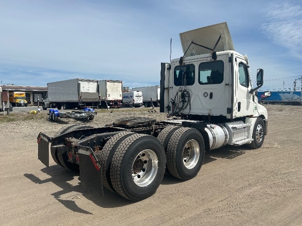Day Cab Tractor-Heavy Duty Tractors-Freightliner-2022-T12664ST-Londonderry-NH-263,499\n\t\tmiles-$ 72,750 - Image 7