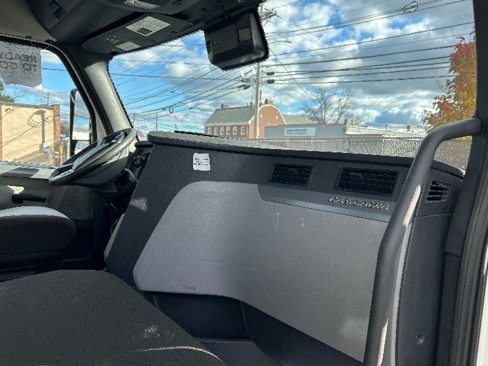 Day Cab Tractor-Heavy Duty Tractors-Freightliner-2022-T12664ST-Londonderry-NH-513,472\n\t\tmiles-$ 46,750 - Image 13