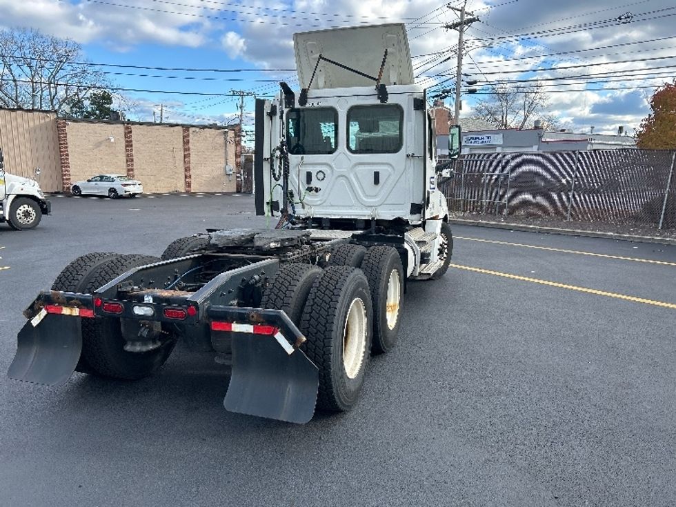 Day Cab Tractor-Heavy Duty Tractors-Freightliner-2022-T12664ST-Londonderry-NH-513,472\n\t\tmiles-$ 46,750 - Image 7