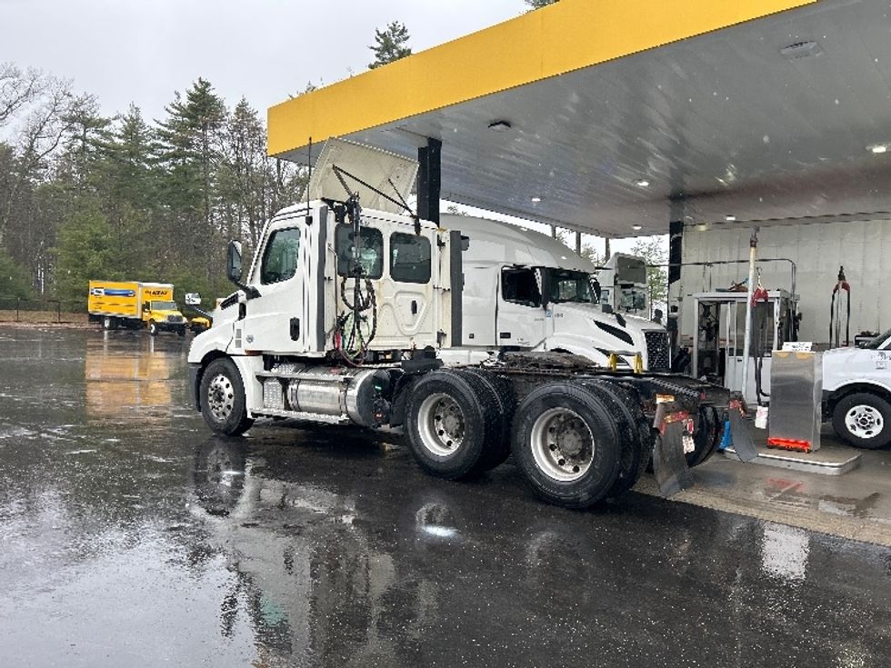 Day Cab Tractor-Heavy Duty Tractors-Freightliner-2022-T12664ST-Londonderry-NH-555,119\n\t\tmiles-$ 49,000 - Image 5
