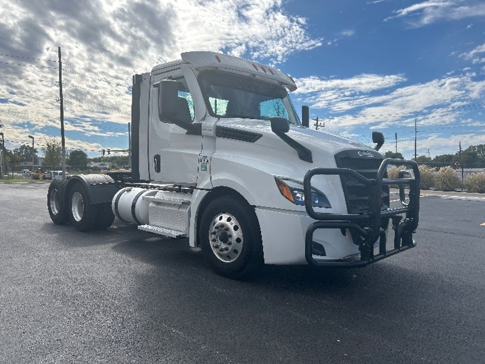 Day Cab Tractor-Heavy Duty Tractors-Freightliner-2022-T12664ST-Lowell-AR-363,608\n\t\tmiles-$ 71,250 - Image 1
