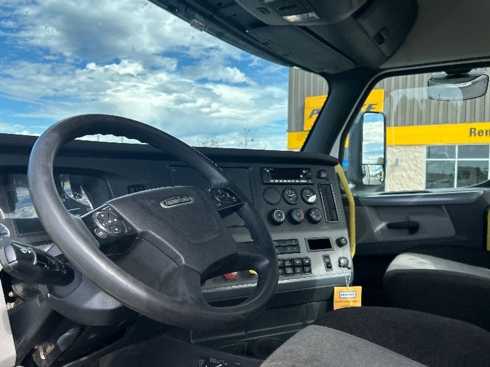 Day Cab Tractor-Heavy Duty Tractors-Freightliner-2022-T12664ST-Lowell-AR-363,608\n\t\tmiles-$ 71,250 - Image 10