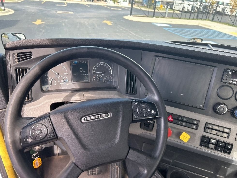 Day Cab Tractor-Heavy Duty Tractors-Freightliner-2022-T12664ST-Lowell-AR-363,608\n\t\tmiles-$ 71,250 - Image 11
