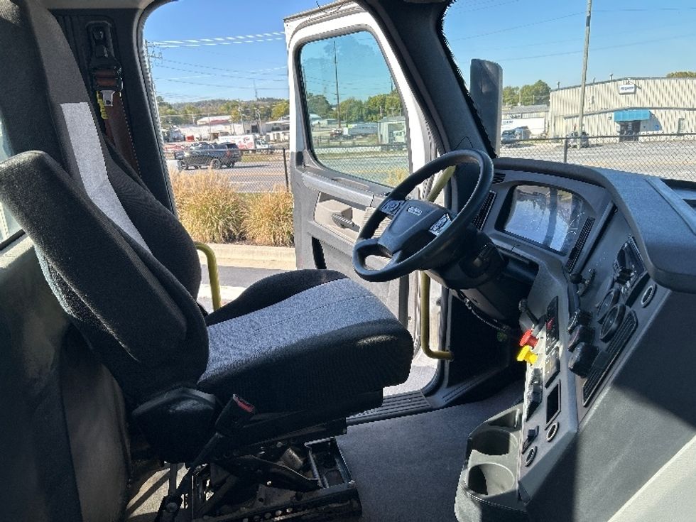 Day Cab Tractor-Heavy Duty Tractors-Freightliner-2022-T12664ST-Lowell-AR-392,390\n\t\tmiles-$ 68,250 - Image 14