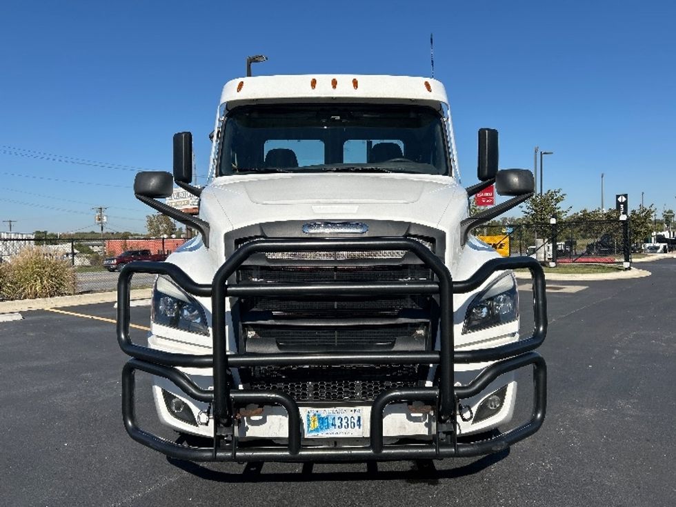 Day Cab Tractor-Heavy Duty Tractors-Freightliner-2022-T12664ST-Lowell-AR-392,390\n\t\tmiles-$ 68,250 - Image 2