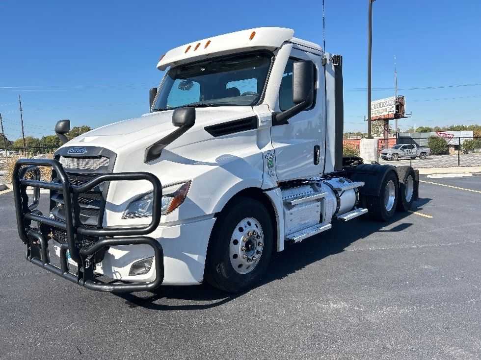 Day Cab Tractor-Heavy Duty Tractors-Freightliner-2022-T12664ST-Lowell-AR-392,390\n\t\tmiles-$ 68,250 - Image 3