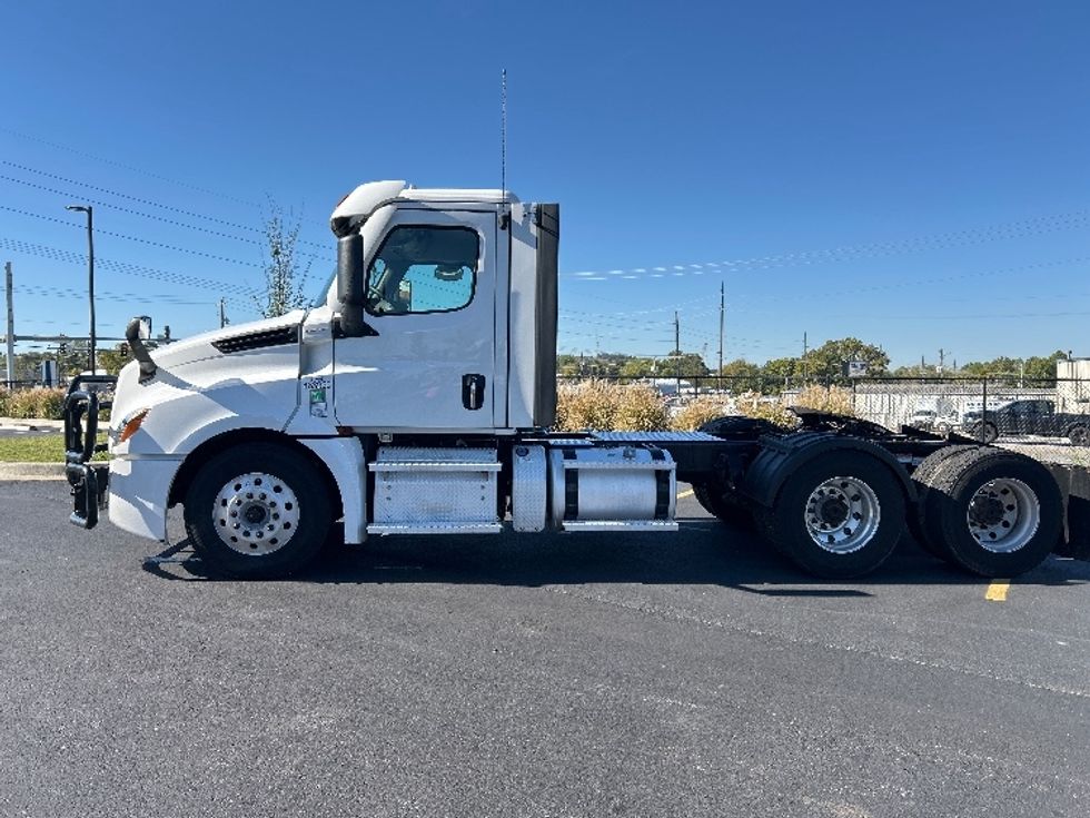 Day Cab Tractor-Heavy Duty Tractors-Freightliner-2022-T12664ST-Lowell-AR-392,390\n\t\tmiles-$ 68,250 - Image 4
