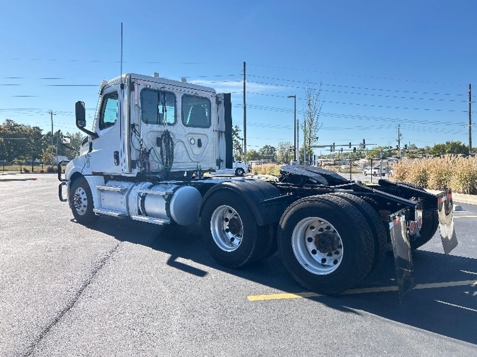 Day Cab Tractor-Heavy Duty Tractors-Freightliner-2022-T12664ST-Lowell-AR-392,390\n\t\tmiles-$ 68,250 - Image 5