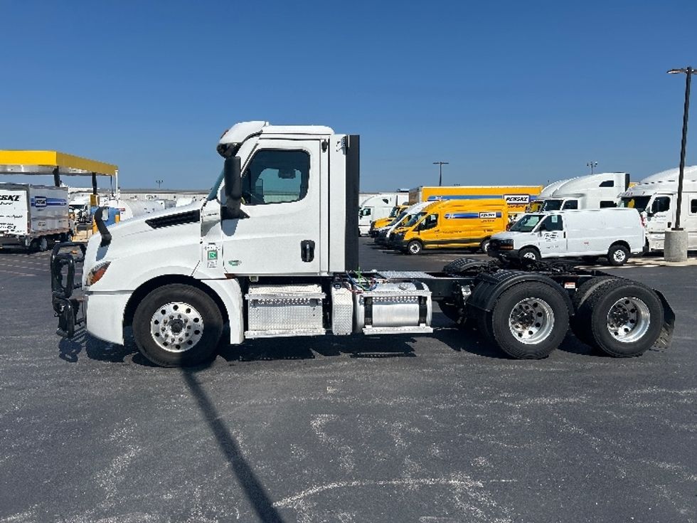 Day Cab Tractor-Heavy Duty Tractors-Freightliner-2022-T12664ST-Lowell-AR-432,182\n\t\tmiles-$ 64,250 - Image 4