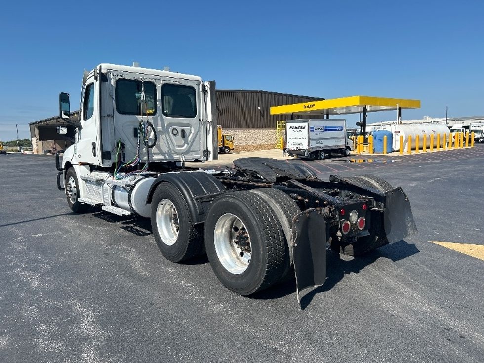 Day Cab Tractor-Heavy Duty Tractors-Freightliner-2022-T12664ST-Lowell-AR-432,182\n\t\tmiles-$ 64,250 - Image 5