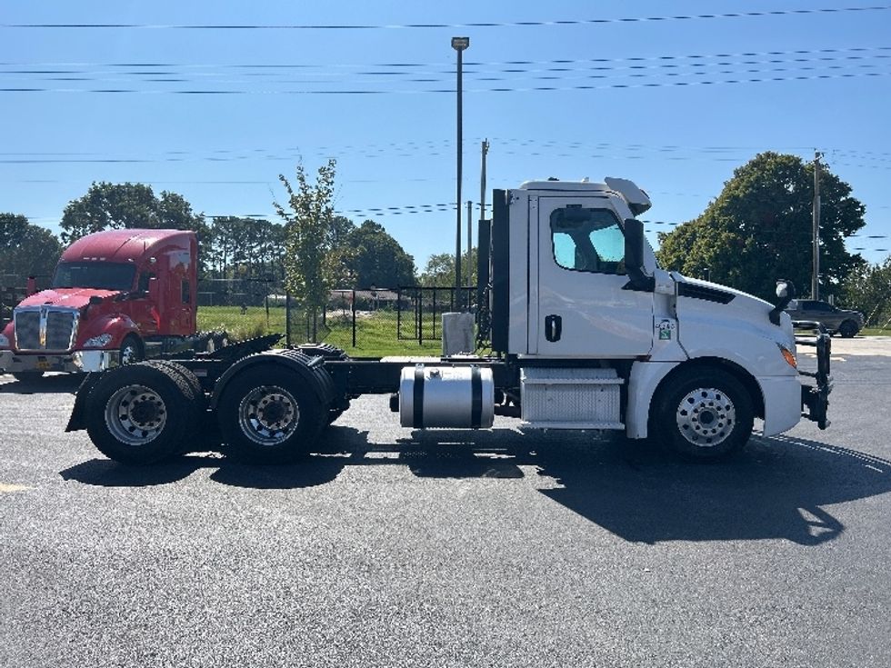 Day Cab Tractor-Heavy Duty Tractors-Freightliner-2022-T12664ST-Lowell-AR-432,182\n\t\tmiles-$ 64,250 - Image 8