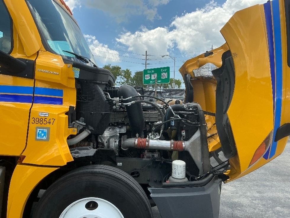 Day Cab Tractor-Heavy Duty Tractors-Freightliner-2022-T12664ST-Miami-FL-131,171\n\t\tmiles-$ 82,500 - Image 15