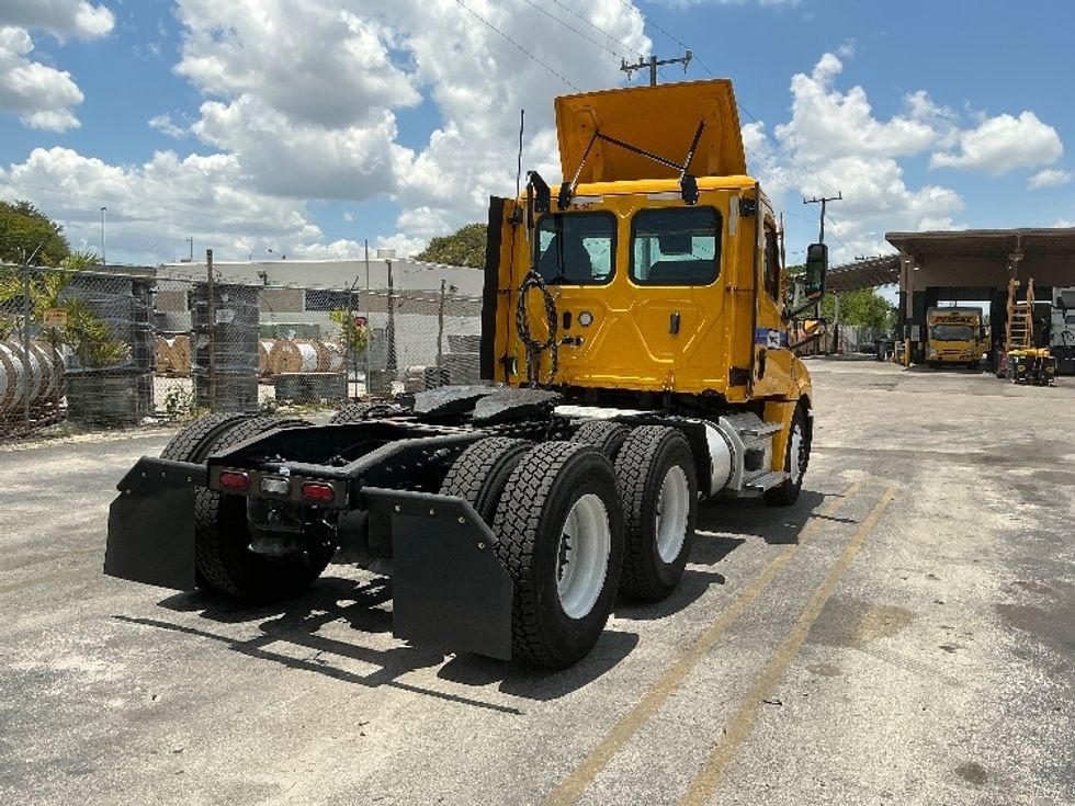 Day Cab Tractor-Heavy Duty Tractors-Freightliner-2022-T12664ST-Miami-FL-131,171\n\t\tmiles-$ 82,500 - Image 7