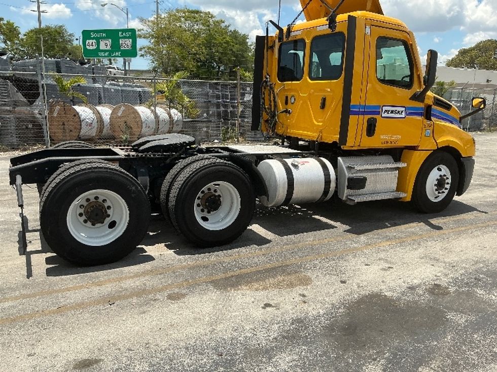 Day Cab Tractor-Heavy Duty Tractors-Freightliner-2022-T12664ST-Miami-FL-131,171\n\t\tmiles-$ 82,500 - Image 8