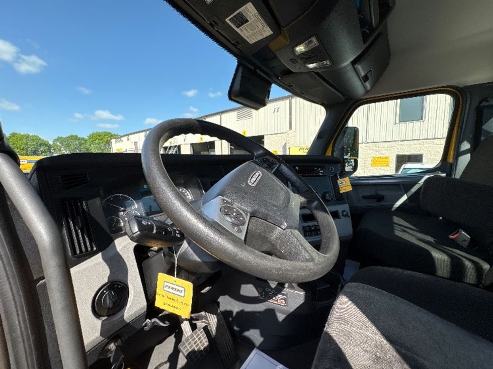 Day Cab Tractor-Heavy Duty Tractors-Freightliner-2022-T12664ST-Miami-FL-162,913\n\t\tmiles-$ 80,750 - Image 10