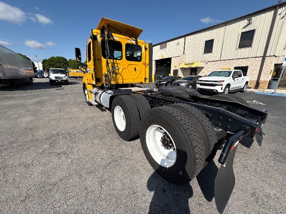 Day Cab Tractor-Heavy Duty Tractors-Freightliner-2022-T12664ST-Miami-FL-162,913\n\t\tmiles-$ 80,750 - Image 5