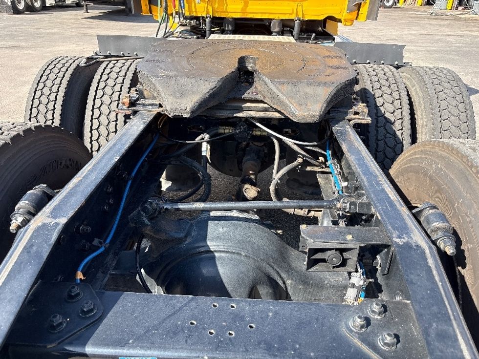 Day Cab Tractor-Heavy Duty Tractors-Freightliner-2022-T12664ST-Miami-FL-162,913\n\t\tmiles-$ 80,750 - Image 6