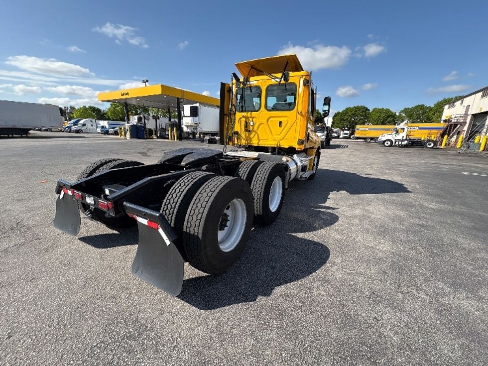 Day Cab Tractor-Heavy Duty Tractors-Freightliner-2022-T12664ST-Miami-FL-162,913\n\t\tmiles-$ 80,750 - Image 7