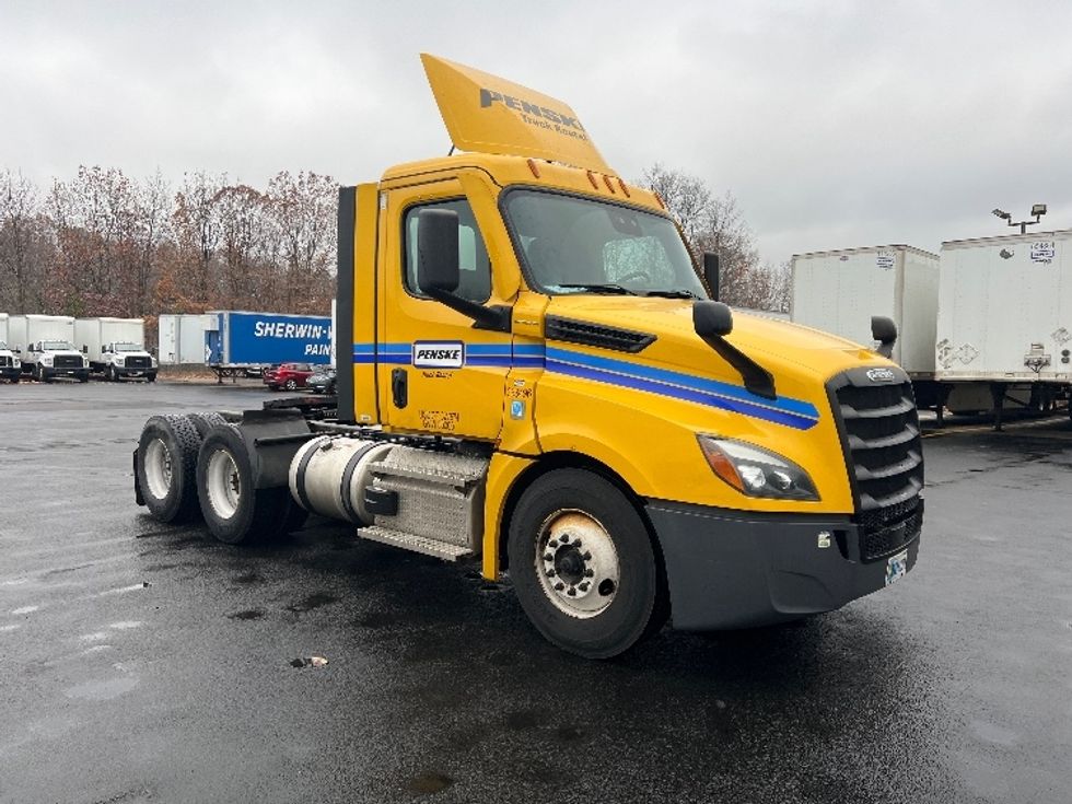 Day Cab Tractor-Heavy Duty Tractors-Freightliner-2022-T12664ST-Middlefield-OH-473,184\n\t\tmiles-$ 49,250 - Image 1