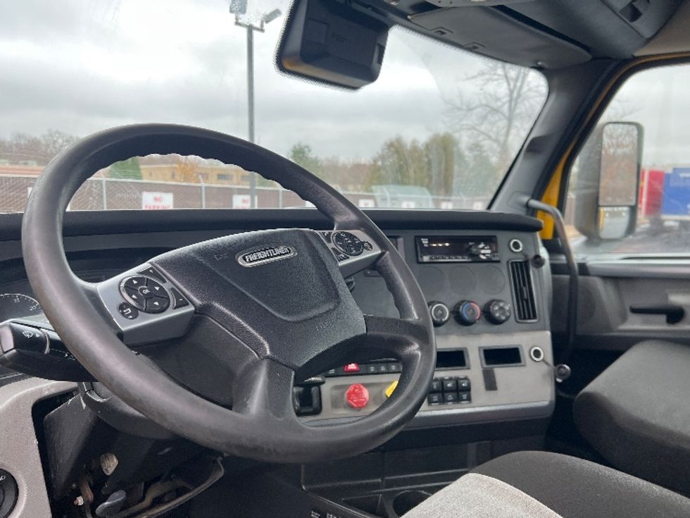 Day Cab Tractor-Heavy Duty Tractors-Freightliner-2022-T12664ST-Middlefield-OH-473,184\n\t\tmiles-$ 49,250 - Image 10