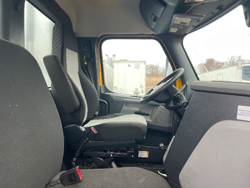 Day Cab Tractor-Heavy Duty Tractors-Freightliner-2022-T12664ST-Middlefield-OH-473,184\n\t\tmiles-$ 49,250 - Image 14