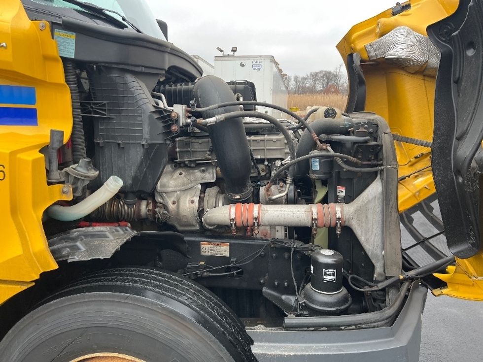 Day Cab Tractor-Heavy Duty Tractors-Freightliner-2022-T12664ST-Middlefield-OH-473,184\n\t\tmiles-$ 49,250 - Image 16