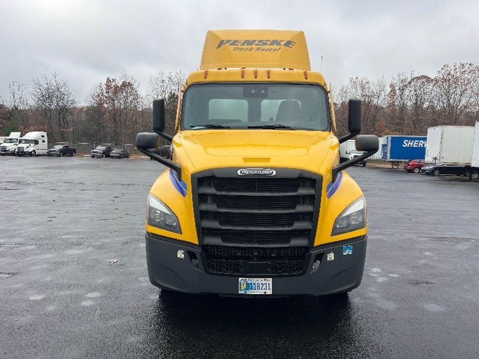 2022 Freightliner Cascadia 126" Day cab photo 2
