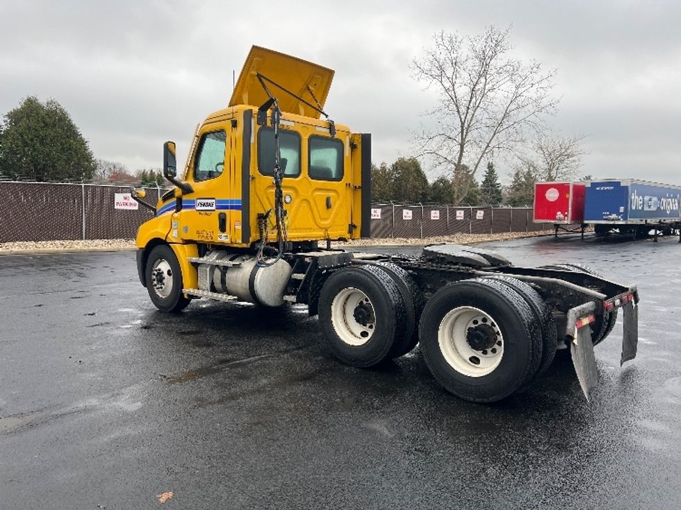 Day Cab Tractor-Heavy Duty Tractors-Freightliner-2022-T12664ST-Middlefield-OH-473,184\n\t\tmiles-$ 49,250 - Image 5