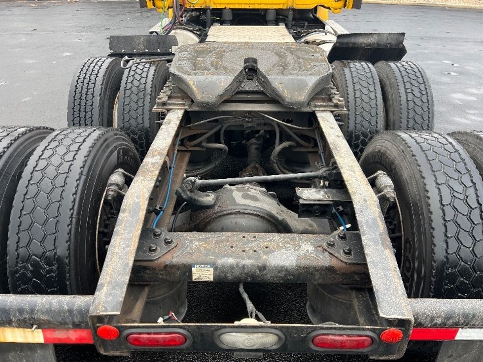 Day Cab Tractor-Heavy Duty Tractors-Freightliner-2022-T12664ST-Middlefield-OH-473,184\n\t\tmiles-$ 49,250 - Image 6