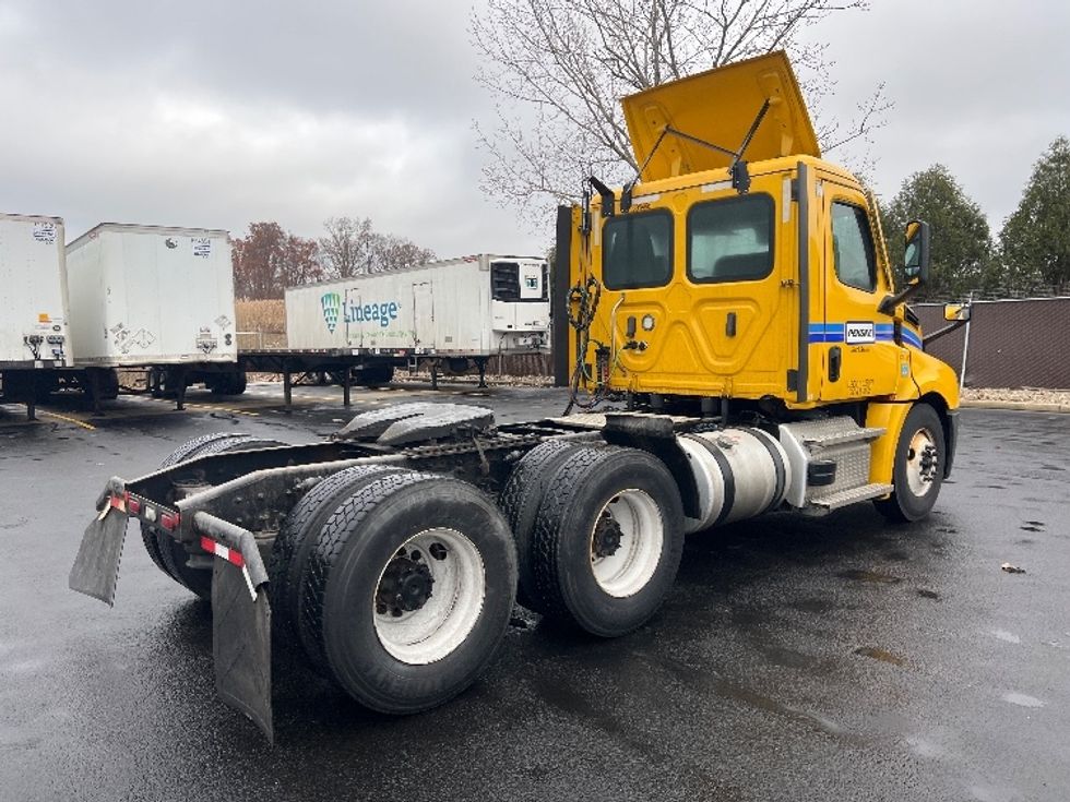 Day Cab Tractor-Heavy Duty Tractors-Freightliner-2022-T12664ST-Middlefield-OH-473,184\n\t\tmiles-$ 49,250 - Image 7