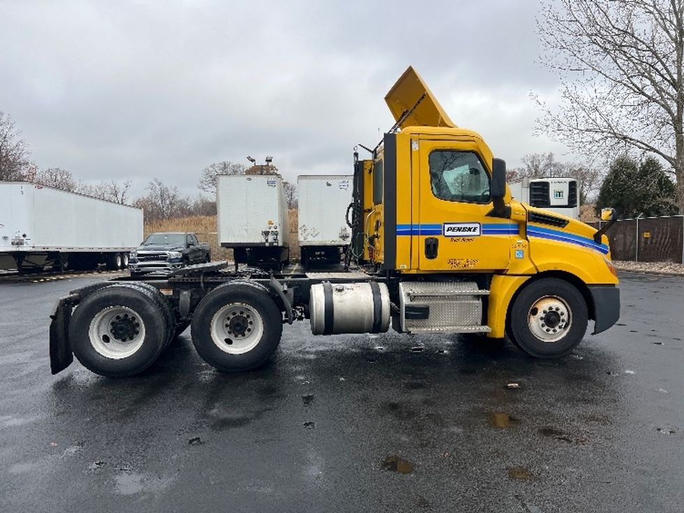 Day Cab Tractor-Heavy Duty Tractors-Freightliner-2022-T12664ST-Middlefield-OH-473,184\n\t\tmiles-$ 49,250 - Image 8
