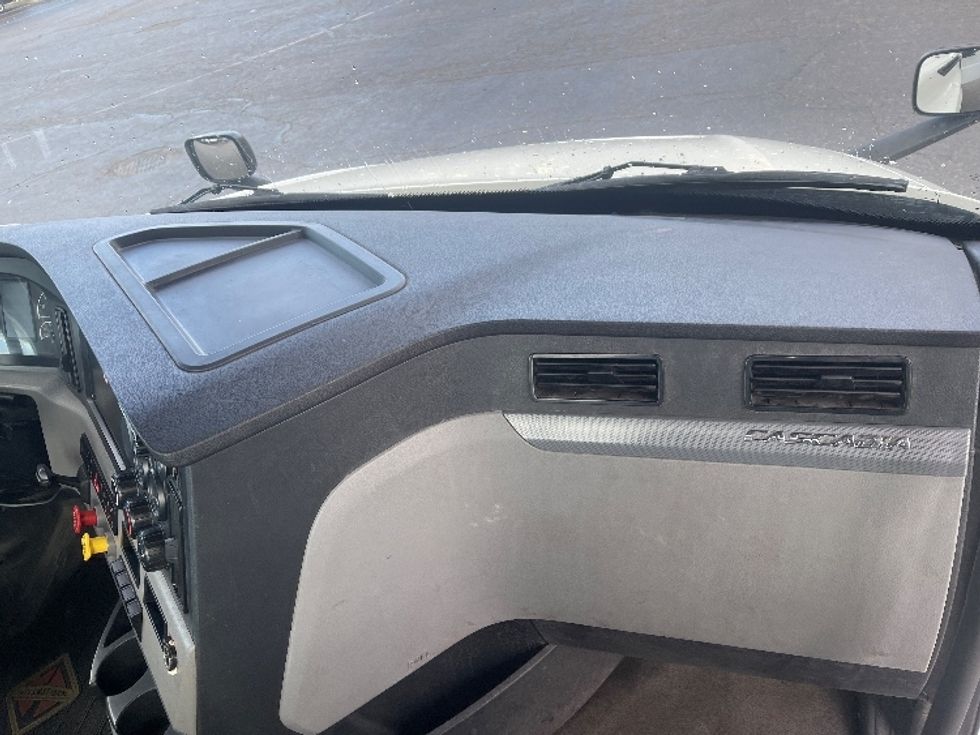 Day Cab Tractor-Heavy Duty Tractors-Freightliner-2022-T12664ST-Mississauga-ON-758,235\n\t\tkm-$ 70,750 - Image 13