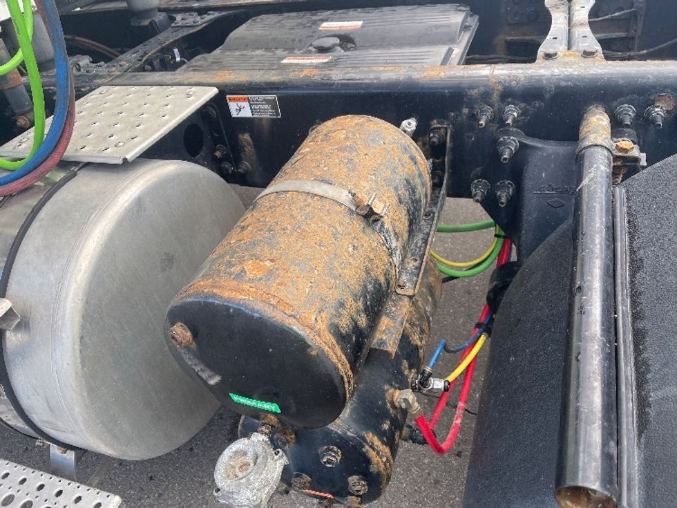 Day Cab Tractor-Heavy Duty Tractors-Freightliner-2022-T12664ST-Mississauga-ON-758,235\n\t\tkm-$ 70,750 - Image 19