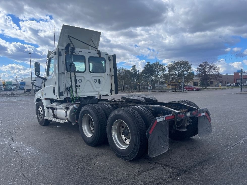 Day Cab Tractor-Heavy Duty Tractors-Freightliner-2022-T12664ST-Mississauga-ON-758,235\n\t\tkm-$ 70,750 - Image 5