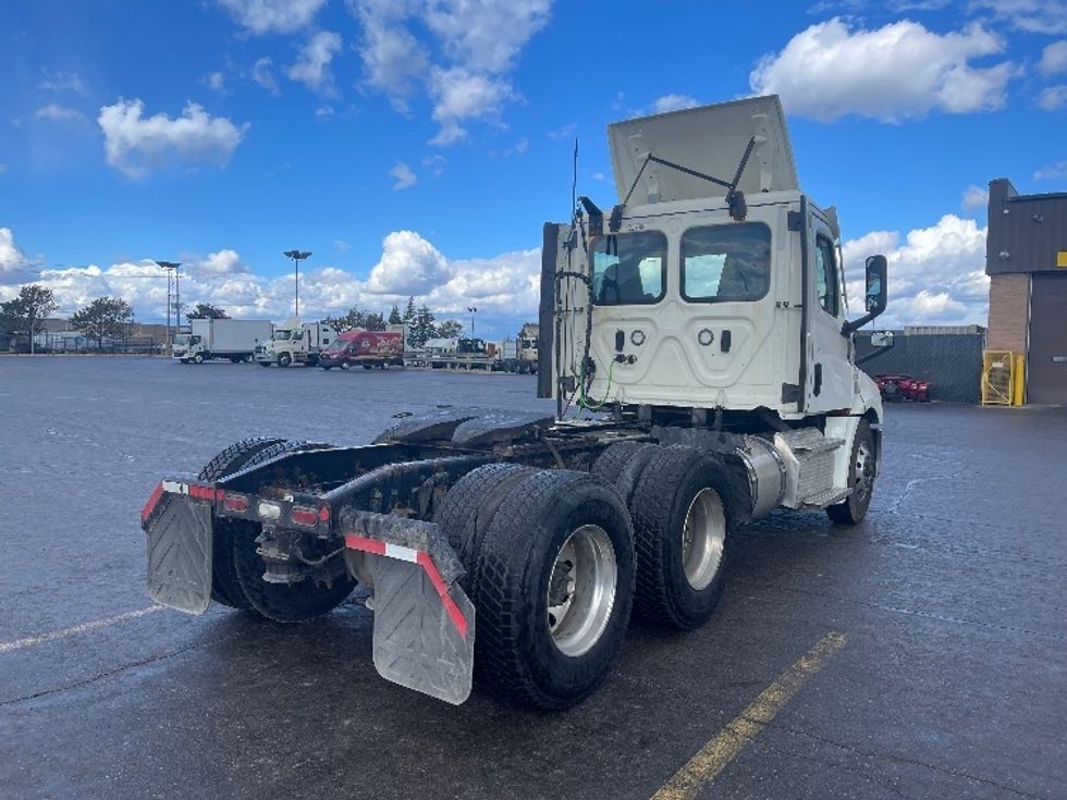 Day Cab Tractor-Heavy Duty Tractors-Freightliner-2022-T12664ST-Mississauga-ON-758,235\n\t\tkm-$ 70,750 - Image 7
