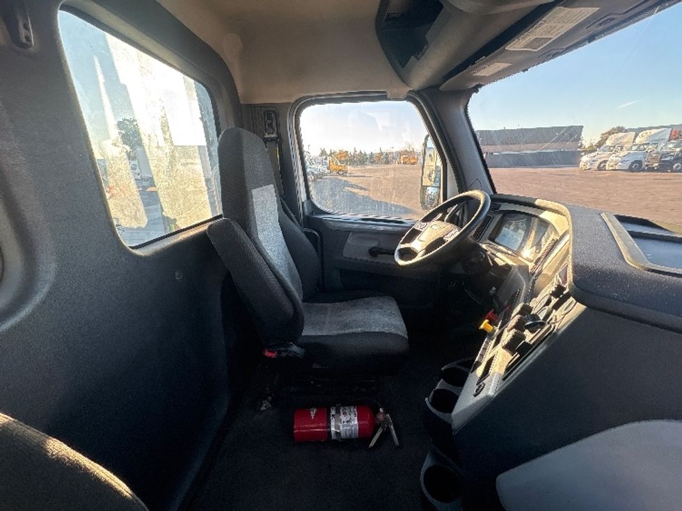 Day Cab Tractor-Heavy Duty Tractors-Freightliner-2022-T12664ST-Mississauga-ON-838,634\n\t\tkm-$ 64,500 - Image 14