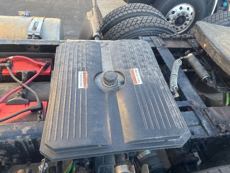 Day Cab Tractor-Heavy Duty Tractors-Freightliner-2022-T12664ST-Mississauga-ON-838,634\n\t\tkm-$ 64,500 - Image 17
