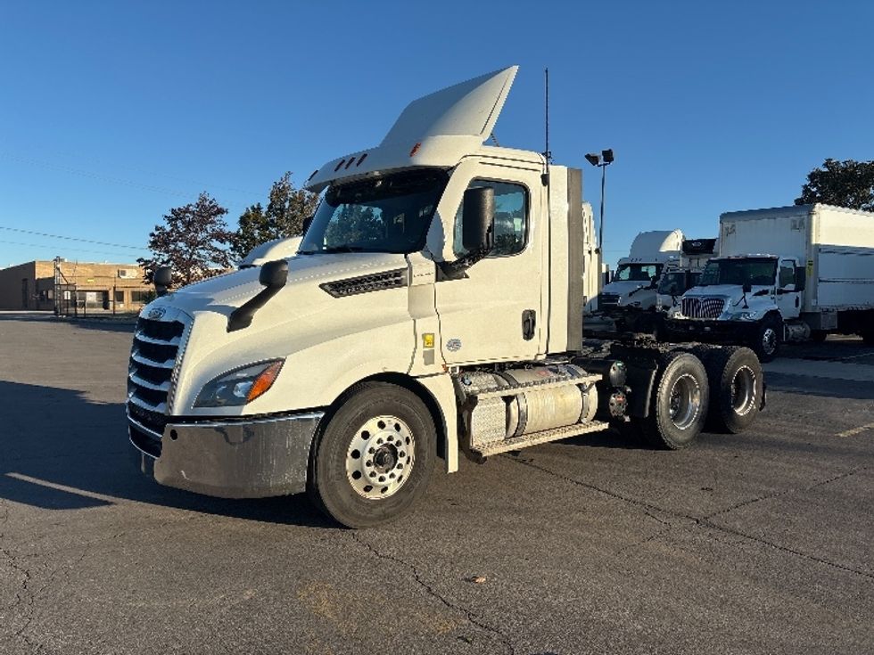 Day Cab Tractor-Heavy Duty Tractors-Freightliner-2022-T12664ST-Mississauga-ON-838,634\n\t\tkm-$ 64,500 - Image 3