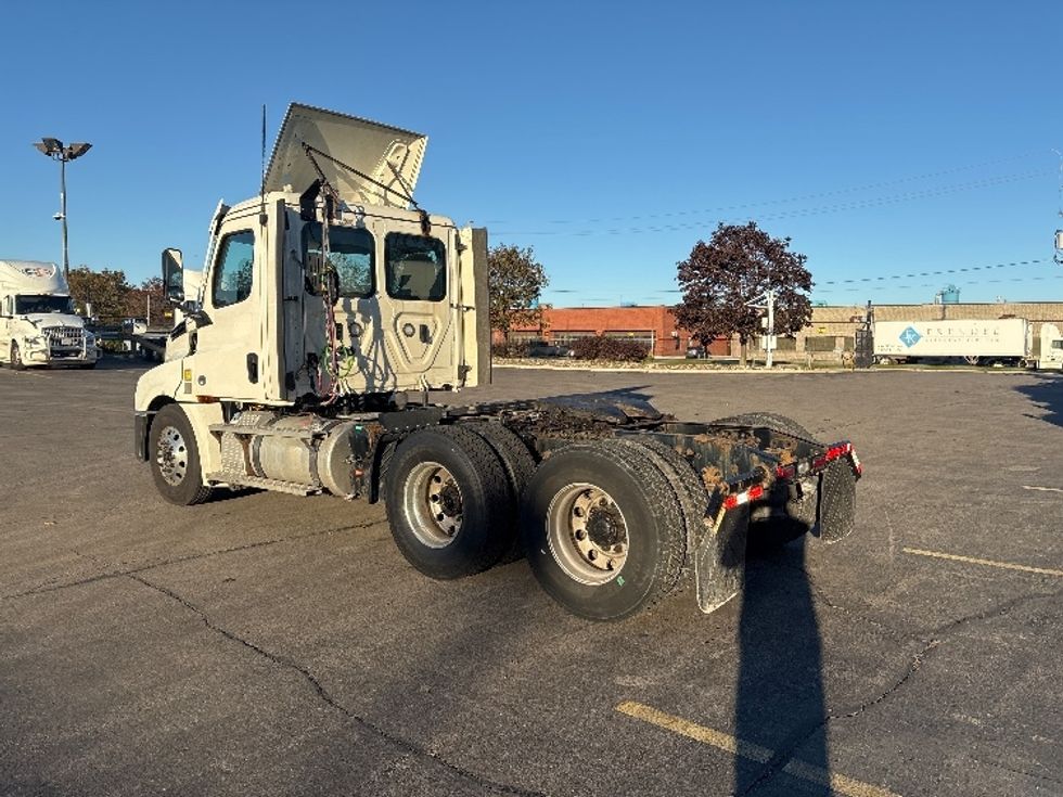 Day Cab Tractor-Heavy Duty Tractors-Freightliner-2022-T12664ST-Mississauga-ON-838,634\n\t\tkm-$ 64,500 - Image 5