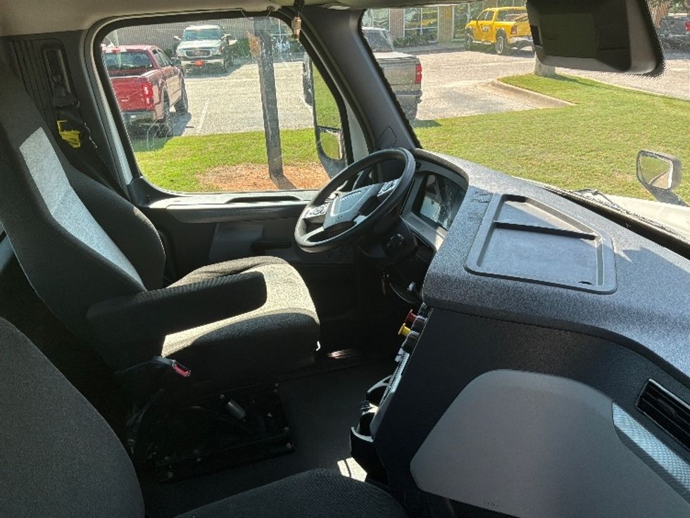 Day Cab Tractor-Heavy Duty Tractors-Freightliner-2022-T12664ST-Montgomery-AL-274,435\n\t\tmiles-$ 75,750 - Image 14