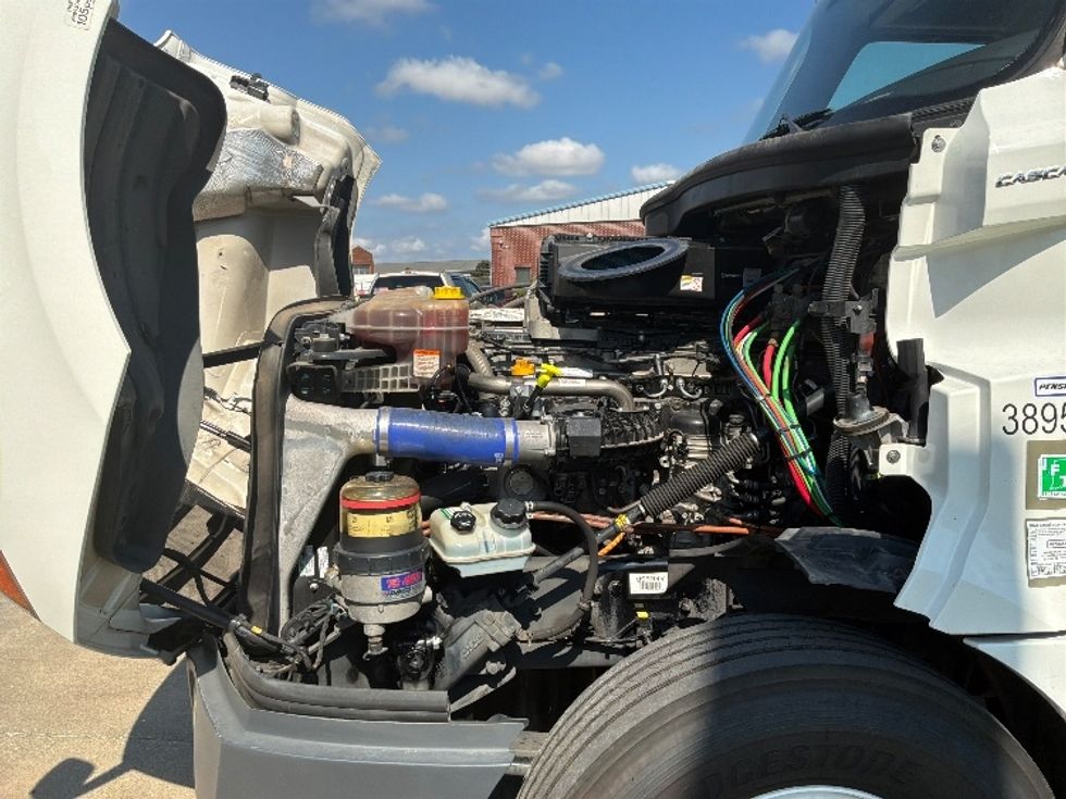 Day Cab Tractor-Heavy Duty Tractors-Freightliner-2022-T12664ST-Montgomery-AL-274,435\n\t\tmiles-$ 75,750 - Image 16